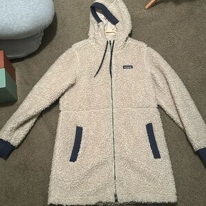 COPY - Patagonia jacket size medium brand new only used two times:) open to off…